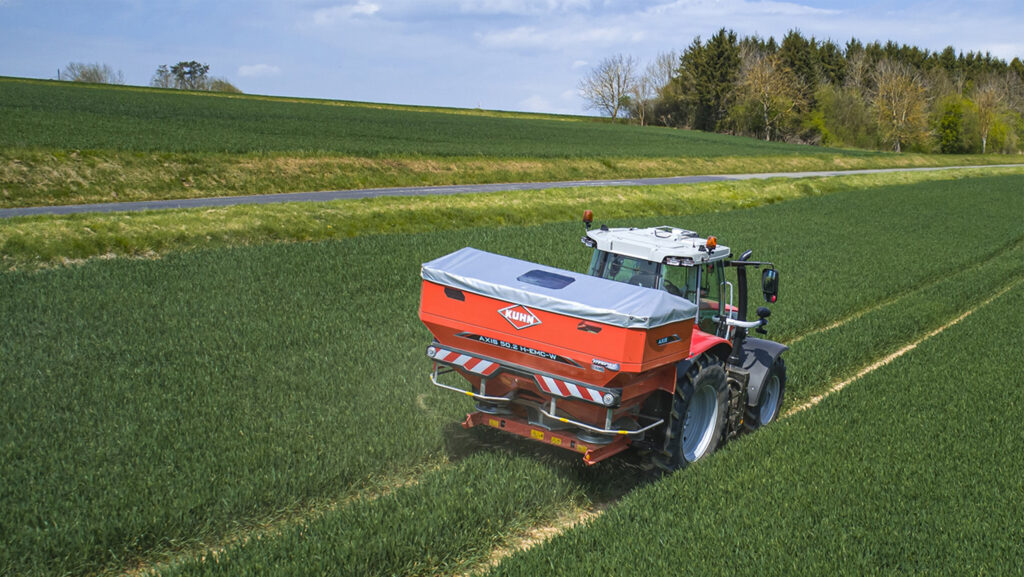 Optipoint Pro refines accuracy when turning onto headland tramlines © Kuhn