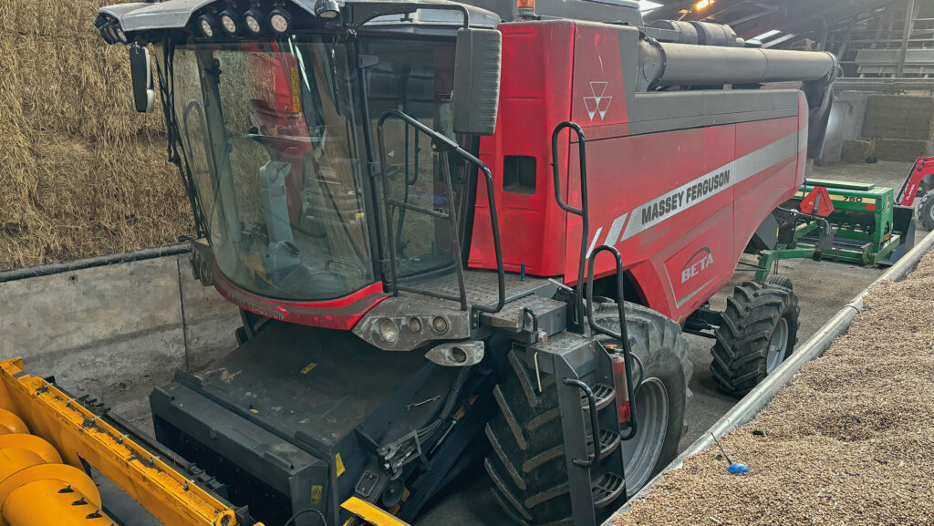 Massey Ferguson Beta combine