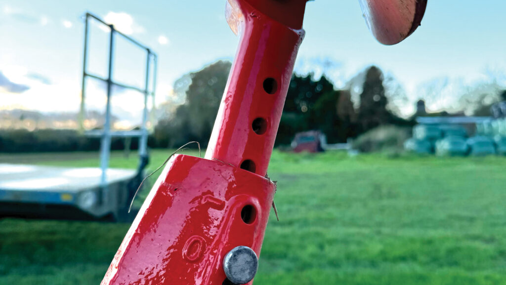 Close-up of skimmer adjustment