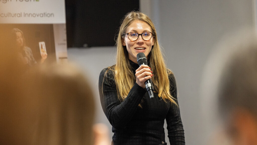 Anna-Sophie Deetjen speaking at an event