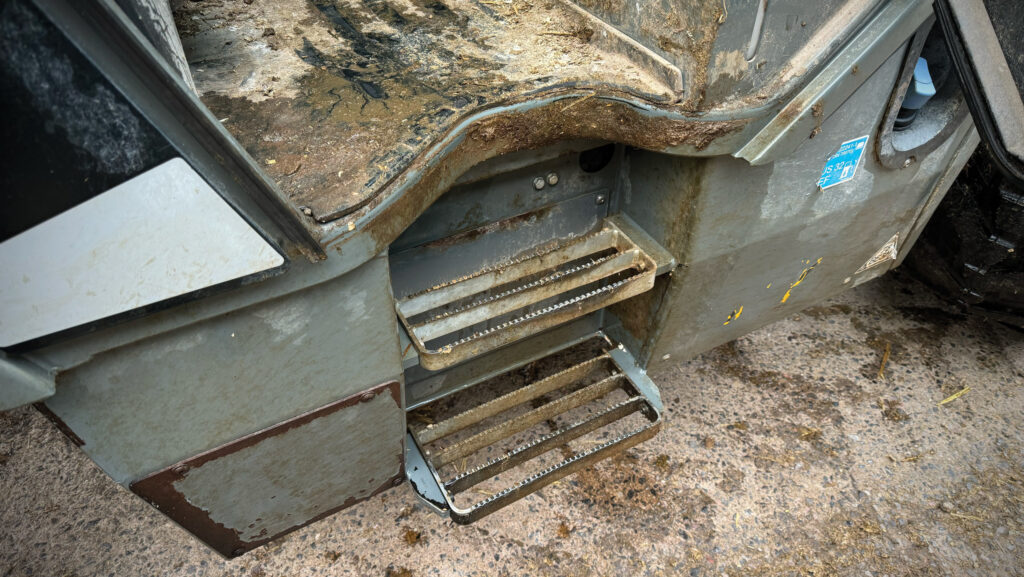 Kramer KT407 Ecospeed telehandler cab steps