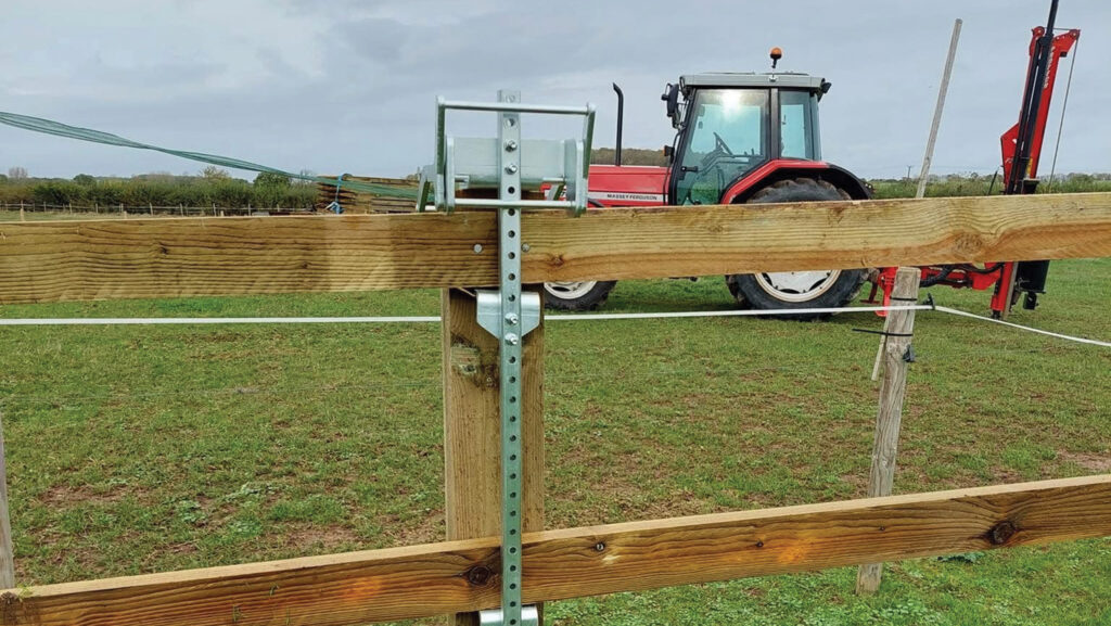 Metal bracket attached to fence upright