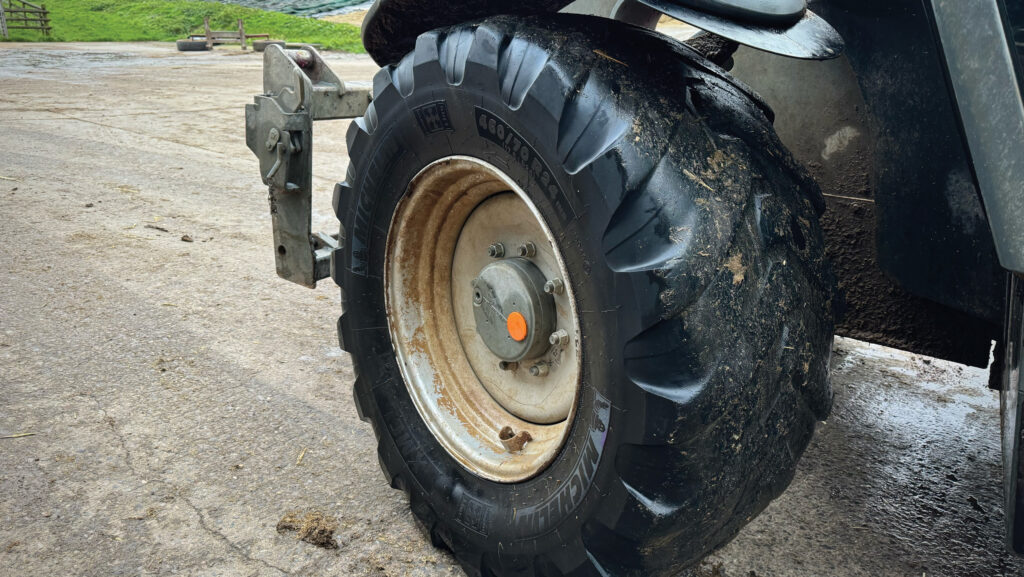 Kramer KT407 Ecospeed telehandler tyre