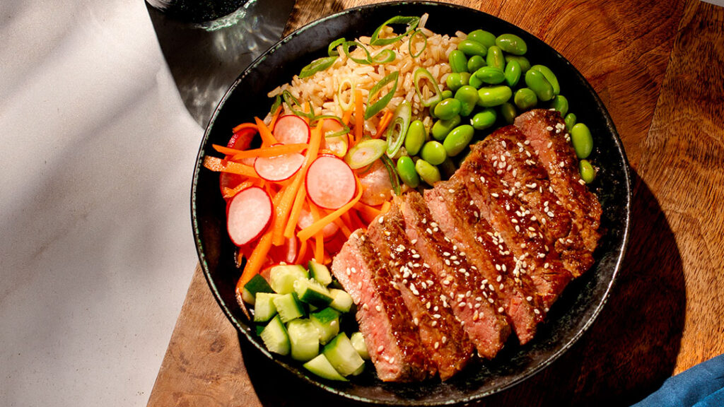 Billboards at selected fitness centres will showcase high-protein recipe ideas, such as the Scotch Beef Seared Poke Bowl © Quality Meat Scotland