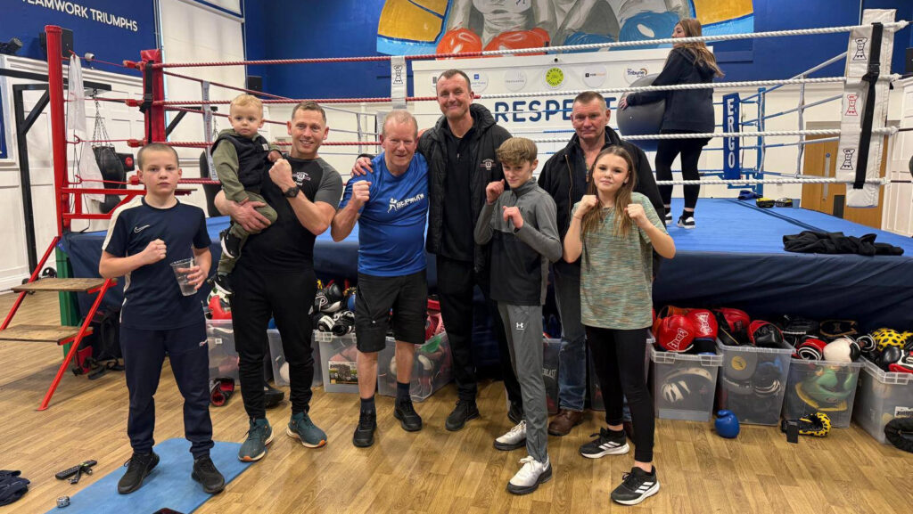 Richard Longthorp (centre in the blue shirt) at St Paul's Boxing Academy © Richard Longthorp