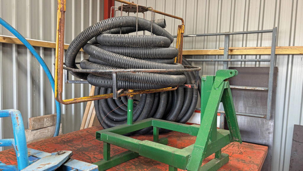 Drainage pipe unroller