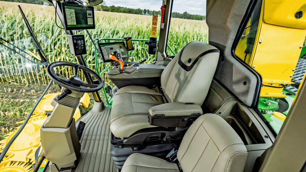 John Deere F9 1000 forage harvester cab