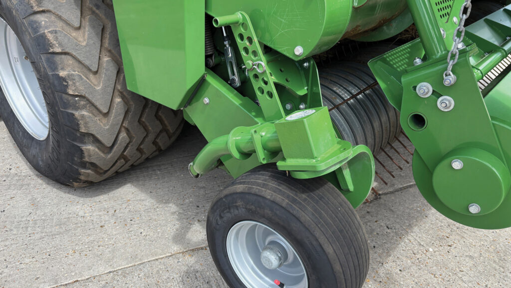 Pick-up on Krone Big Pack 1290 HDP Gen 5