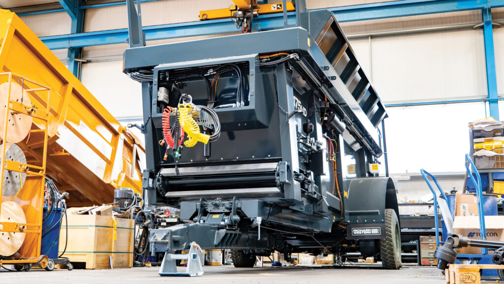Richard Western Delilah spreader being built