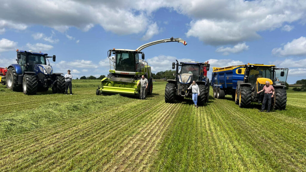 Photo of the Week: 3 farming generations out grass silaging