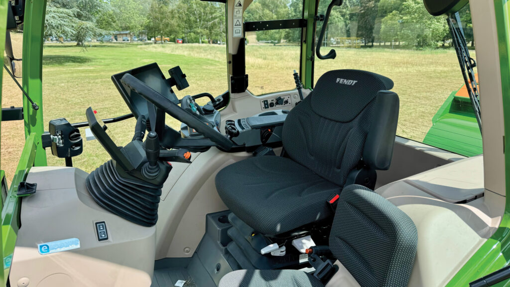 Fendt e100 tractor cab