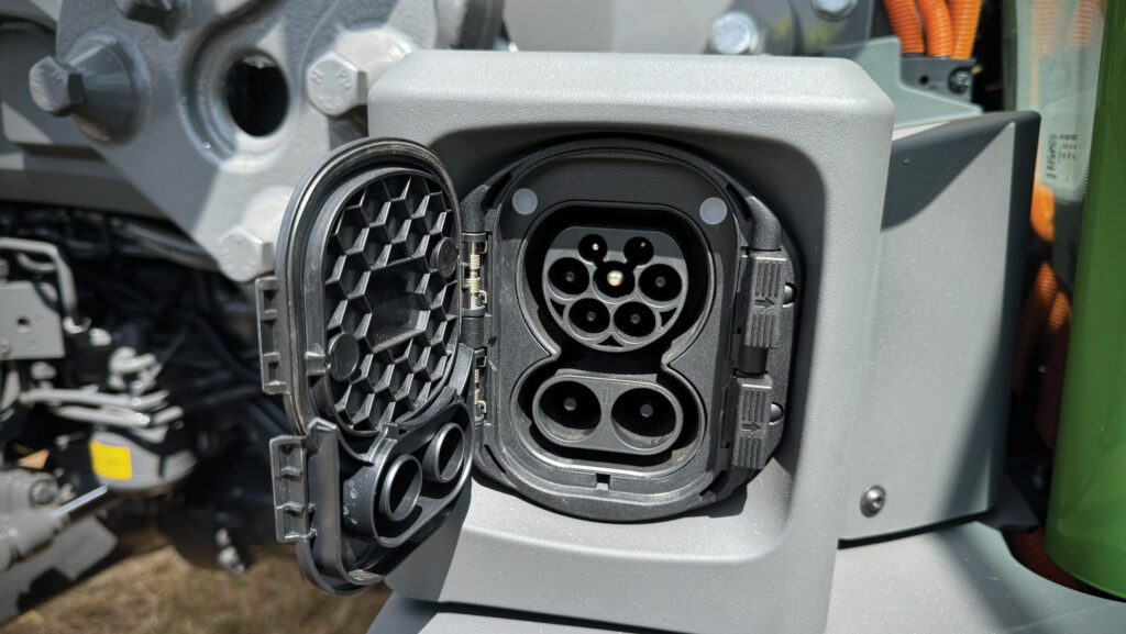 Fendt 75hp e100 Vario tractor charging port
