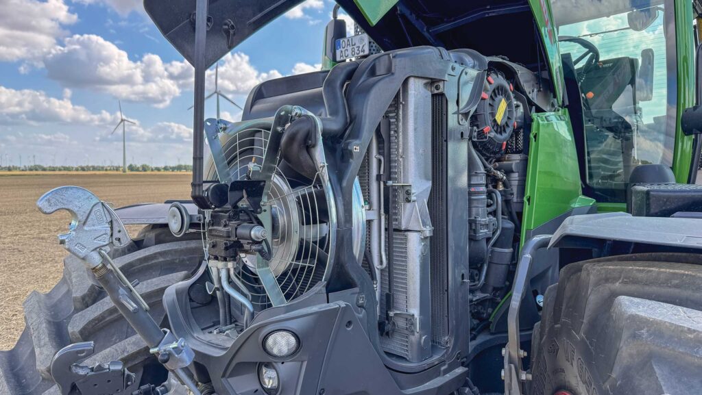 Fendt 800 tractor engine