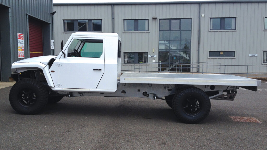 Foers Ibex 360 chassis with aluminium flatbed pickup body
