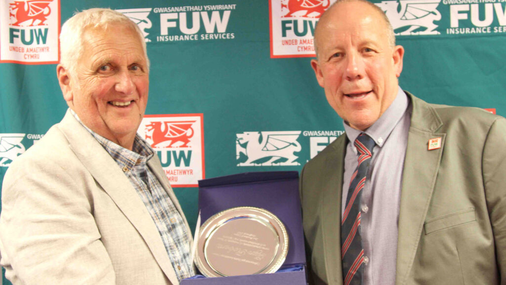 Glyn Roberts (left) with FUW president Ian Rickman © FUW