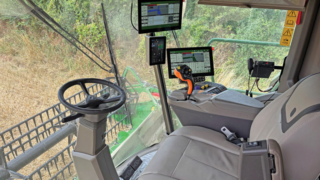 John Deere T5 600 cab