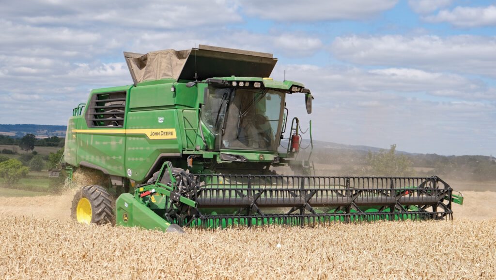 John Deere T5 600