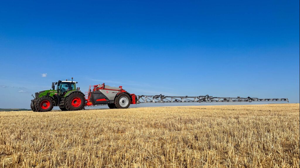 Tractor and trailed sprayer