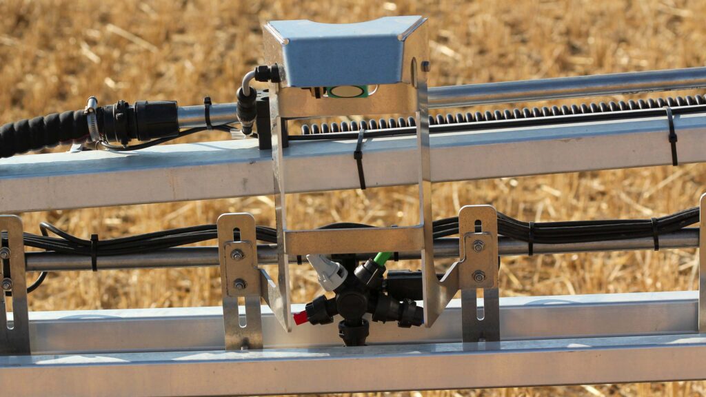 Close up of boom contouring mechanism