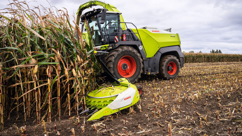 Claas Jaguar forage harvester 