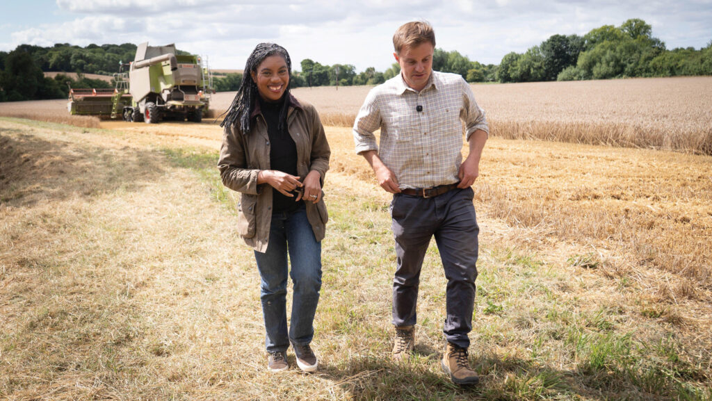 Kemi Badenoch speaks with farmer Sam Goddard © PA Images / Alamy Stock Photo