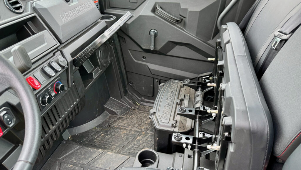 Folding seats in in Aodes WorkCross 650 UTV