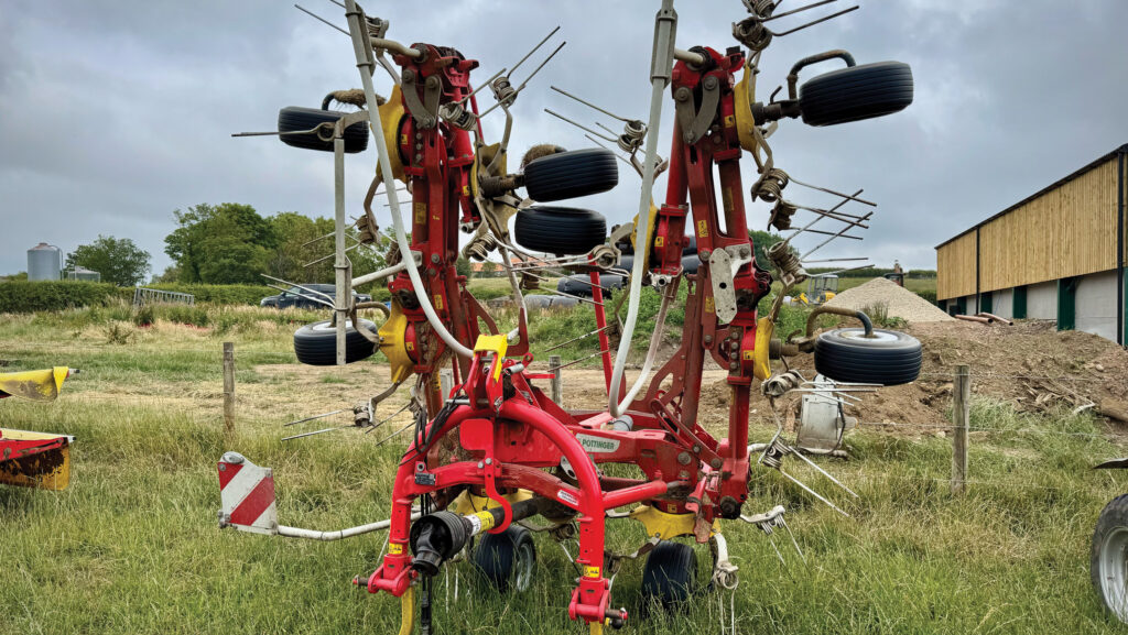 Pottinger six-rotor tedder