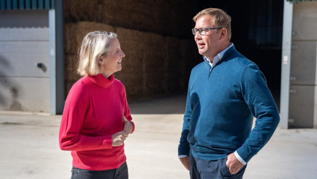 Alan Laidlaw (left) speaks to Defra secretary Emma Reynolds © Sam Ross