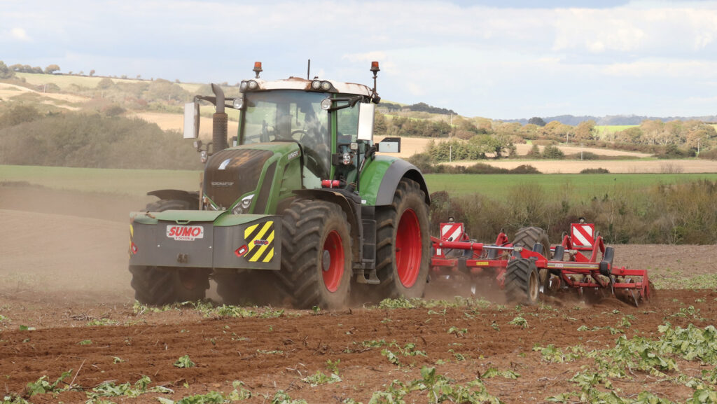 Fendt 828 lugs a 5m Horsch Terrano © Andrew Faulkner