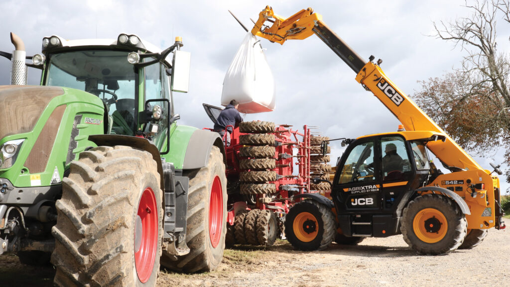 Fendt 939 and 6m Horsch Sprinter 6ST