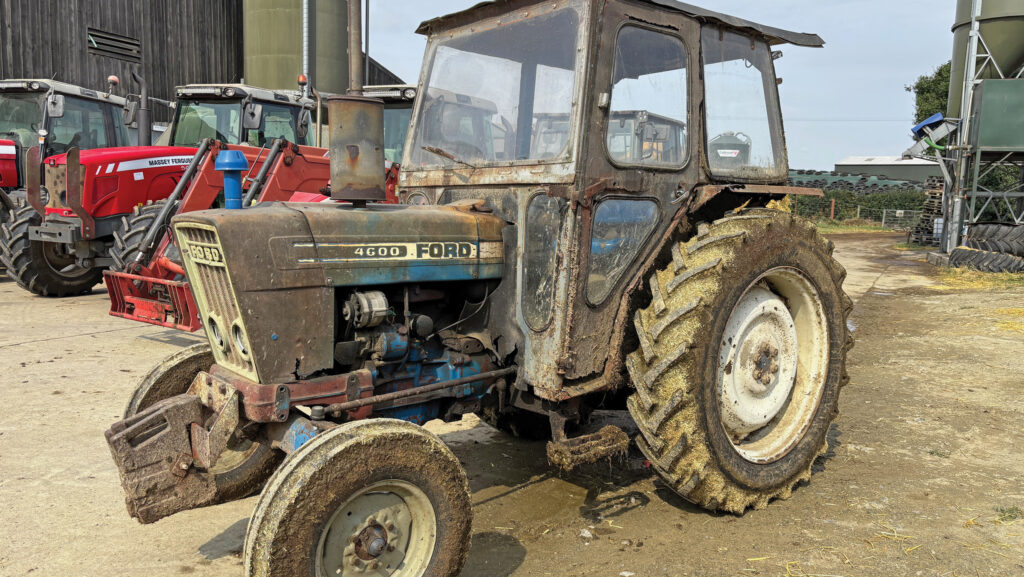 1979 Ford 4600 scraper tractor
