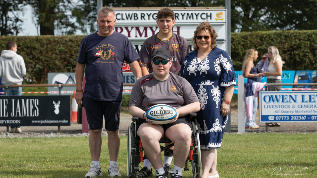 Isaac Davies with Simon, Elliott and Sian © Evie Tomlinson