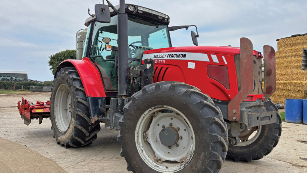 Massy Ferguson 5475 tractor