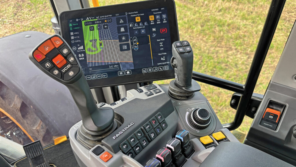 JCB Fastrac 6000-series tractor screen and controls