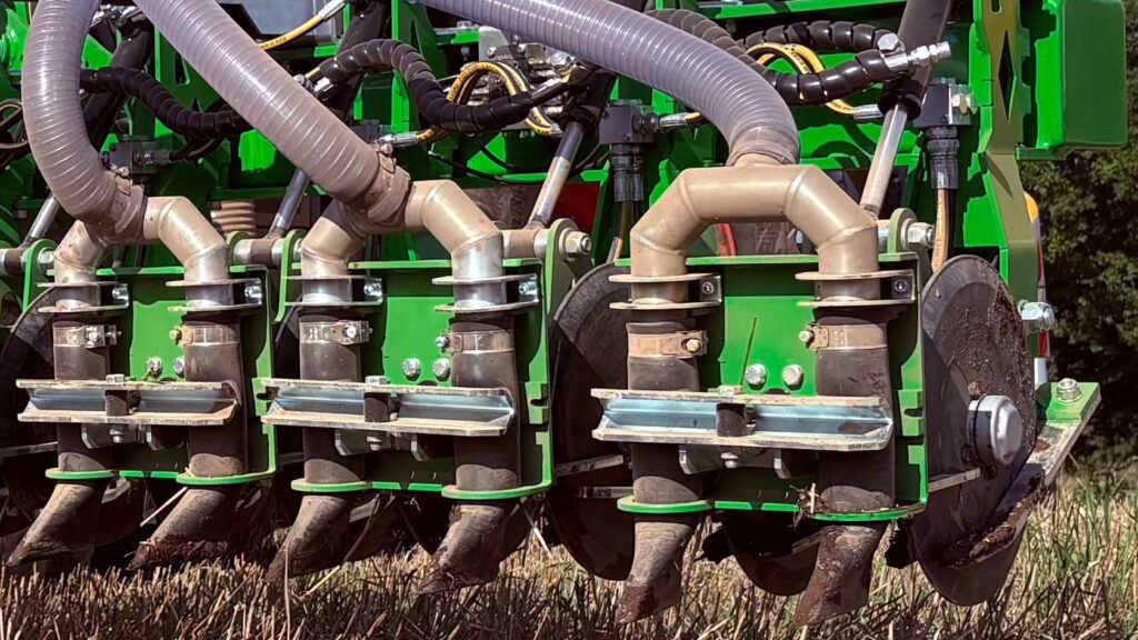 slurry injector outlets and discs