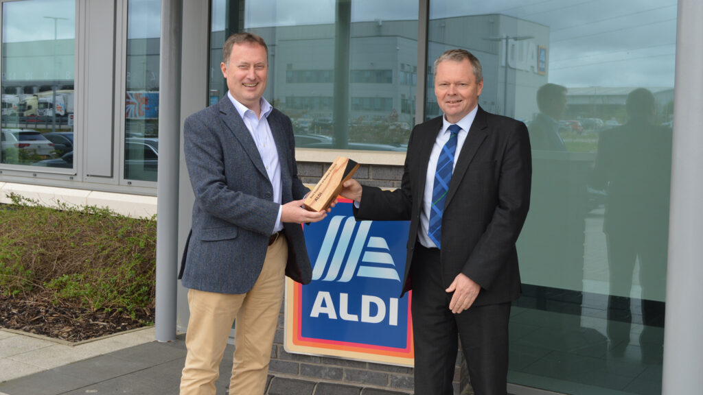 Aldi Scotland group buying director Graham Nicolson and NFUS president Andrew Connon