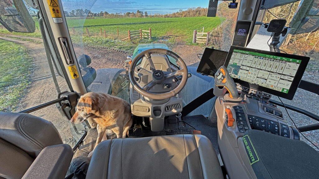 John Deere 6R 250 cab