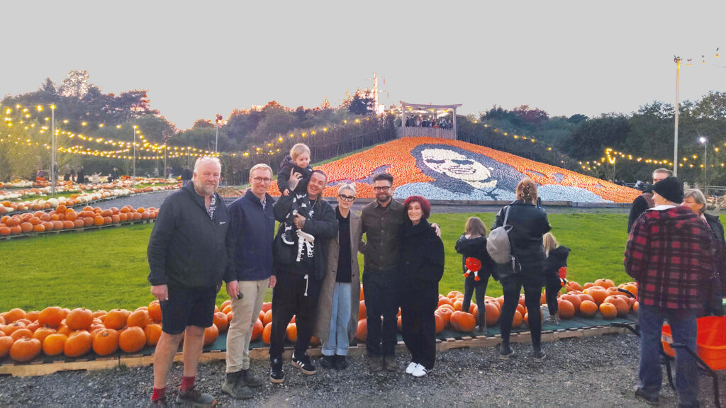 Sharon, Kellie and Jack Osbourne visit Ozzy Osbourne pumpkin mural © Sunnyfield Farm