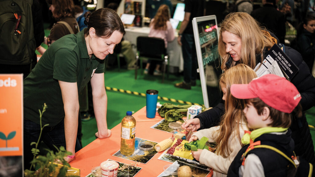 Inquisitive minds learn where our food comes from © MAG/Colin Miller