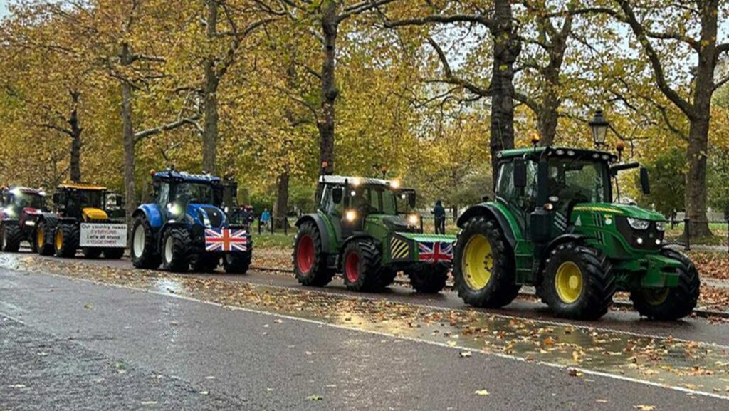 Tractors line up on The Mall, Whitehall © Andy Bowes