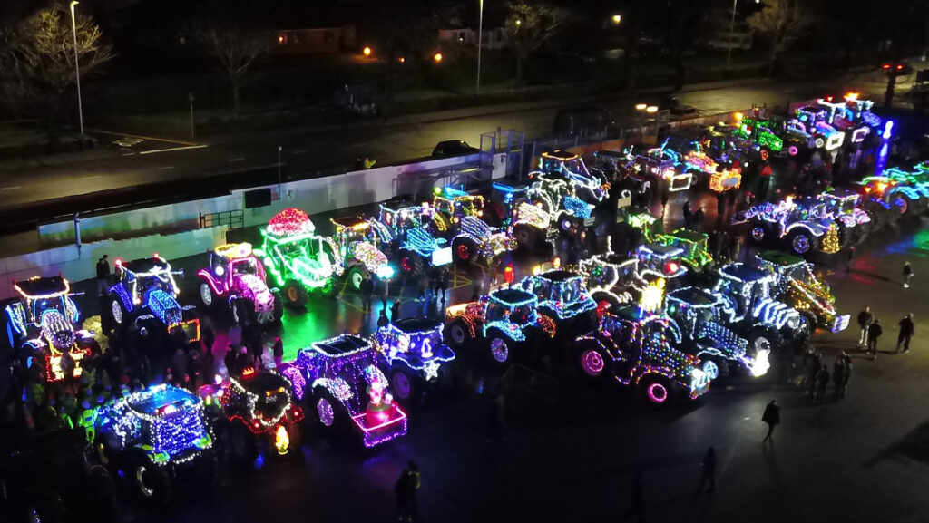 Tractors line up for the Isle of Man run © Michael Diehl