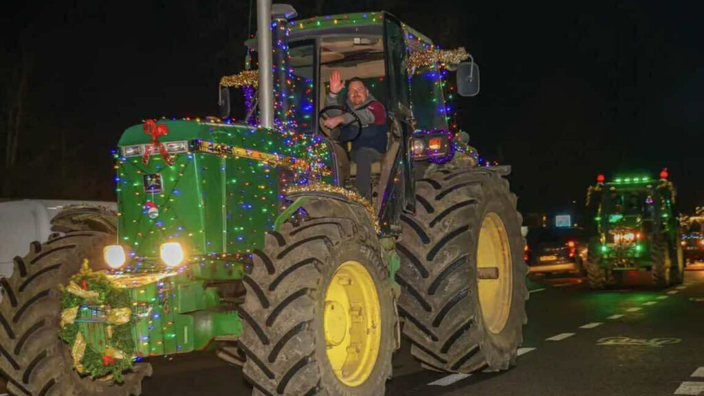 Tractor on Christmas tractor run