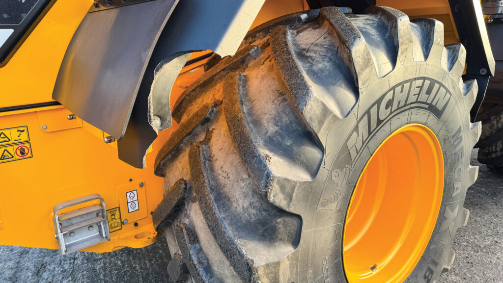 Fender extention on JCB 435S