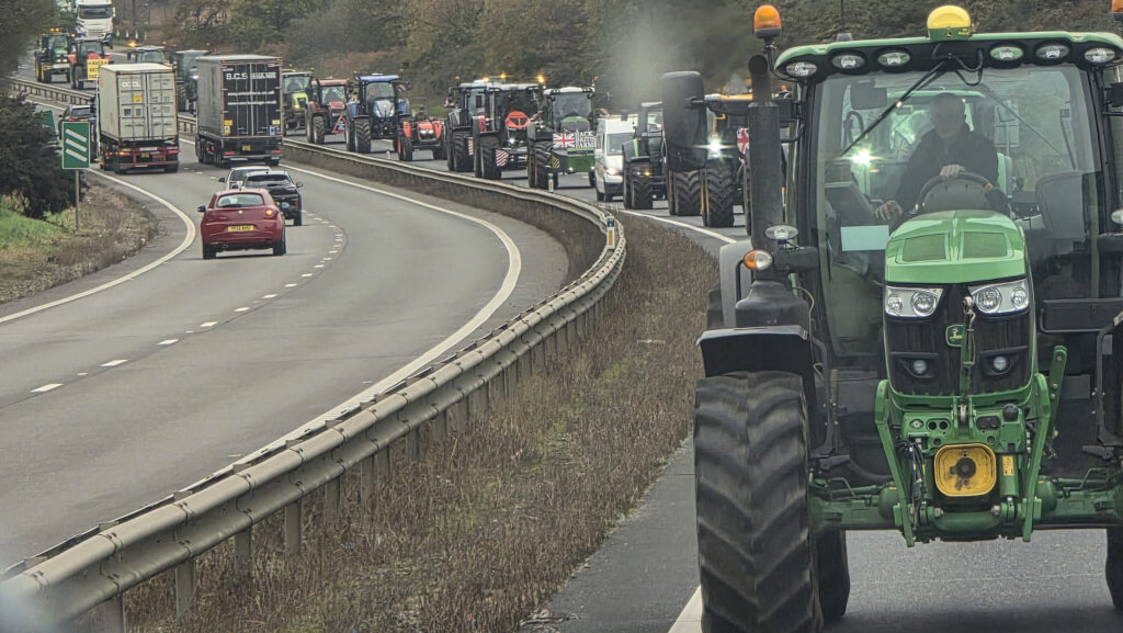 Frustrated farmers target ports in fresh protests