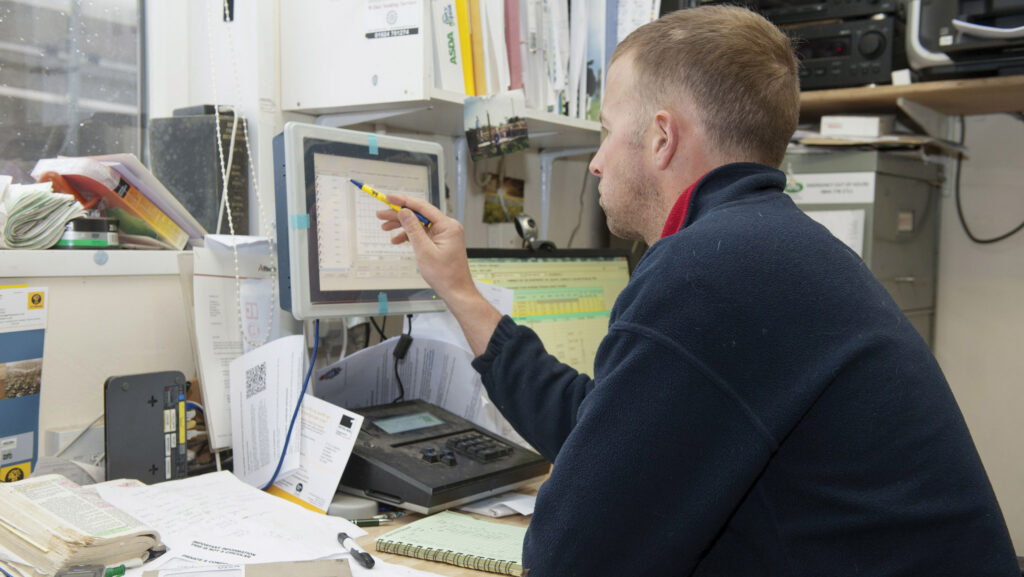 © FLPA/Wayne Hutchinson/Shutterstock