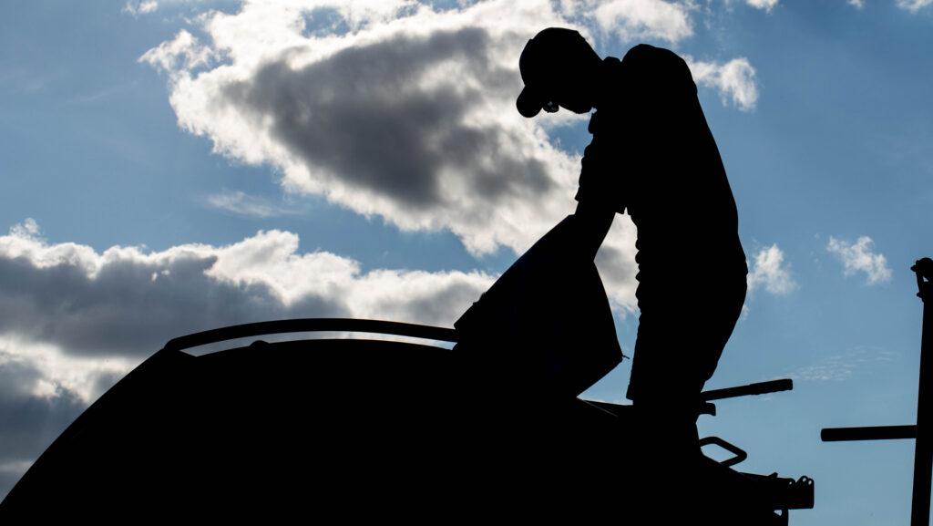 Editor's View: Creaking jobs market may tempt more into ag