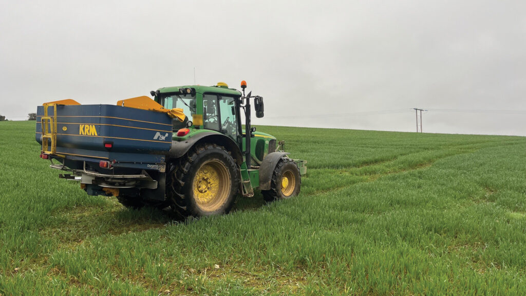 Fertiliser spreading at Cornhill Farm © Pete Olds