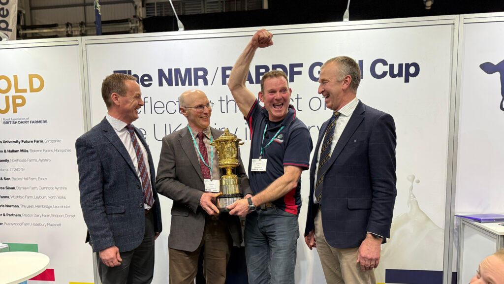 Paul Broad (centre left) and Irwin Morrow (centre right) © Charlotte Cunningham