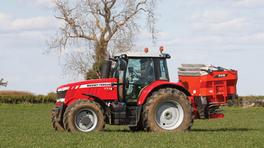 Applying nitrogen to winter wheat © Tim Scrivener