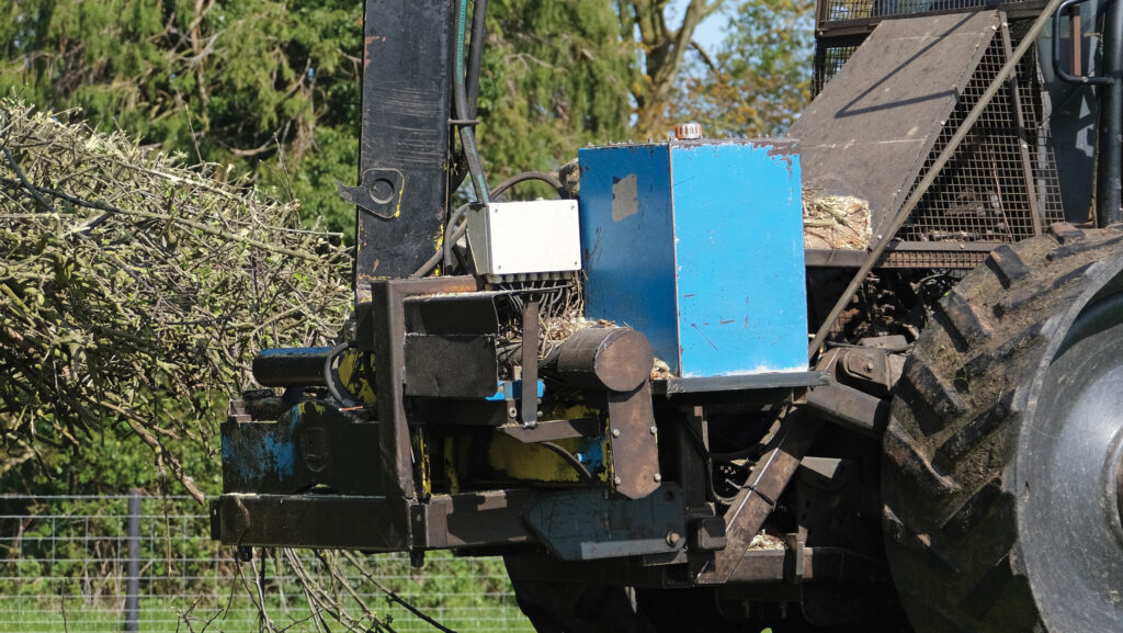 Hydraulic pump fitted to tractor